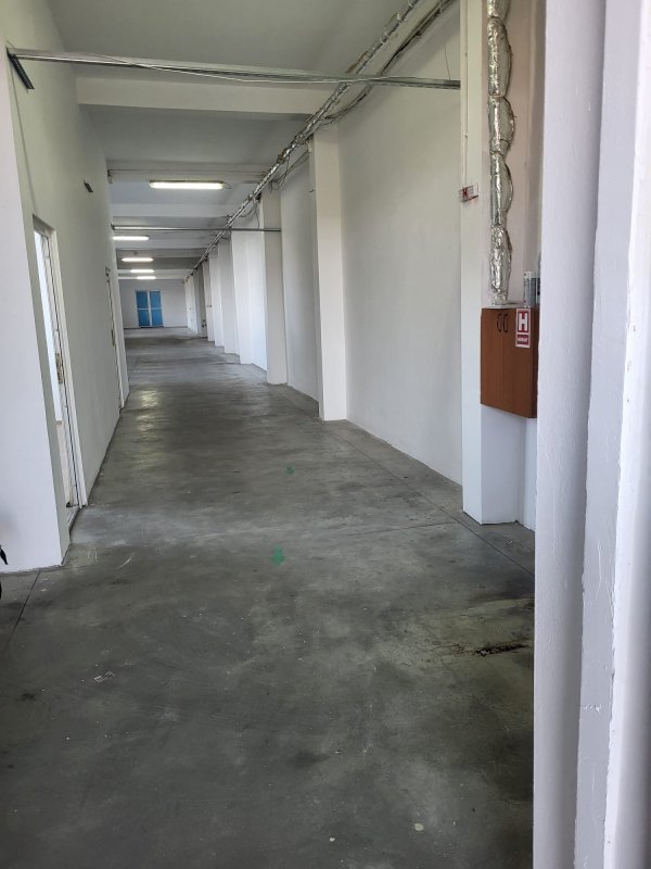 Spatiu comercial de 350  mp plus rampa de 200  mp