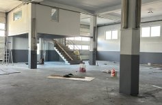 Chirie 2 hale intro  curte de 300 mp   si parcare pentru  20 masini
