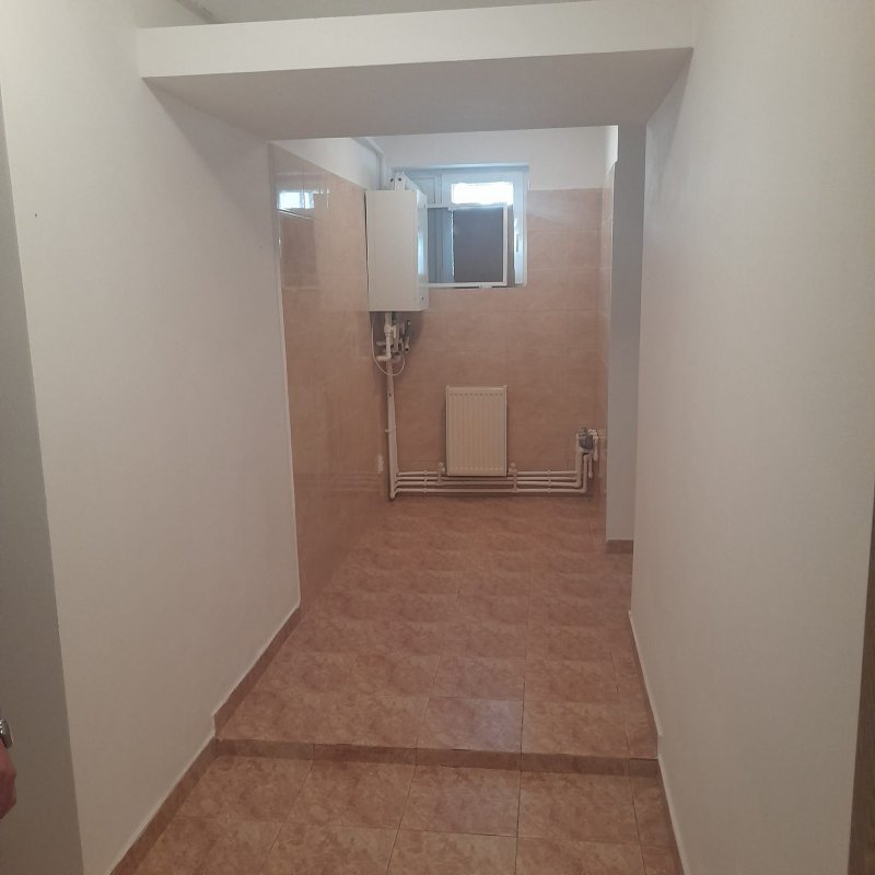 Apartament 3 camere 48 mp, parter