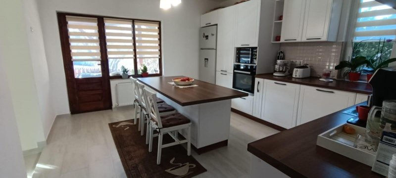 Casa D+P+E cu 10 ari teren
