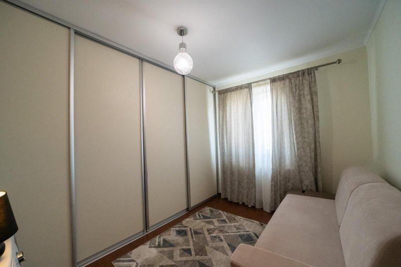 3 camere plus living  apartament