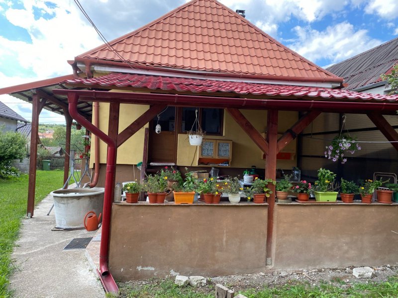 Casa la 14 km  de Zalau in Ciumarna